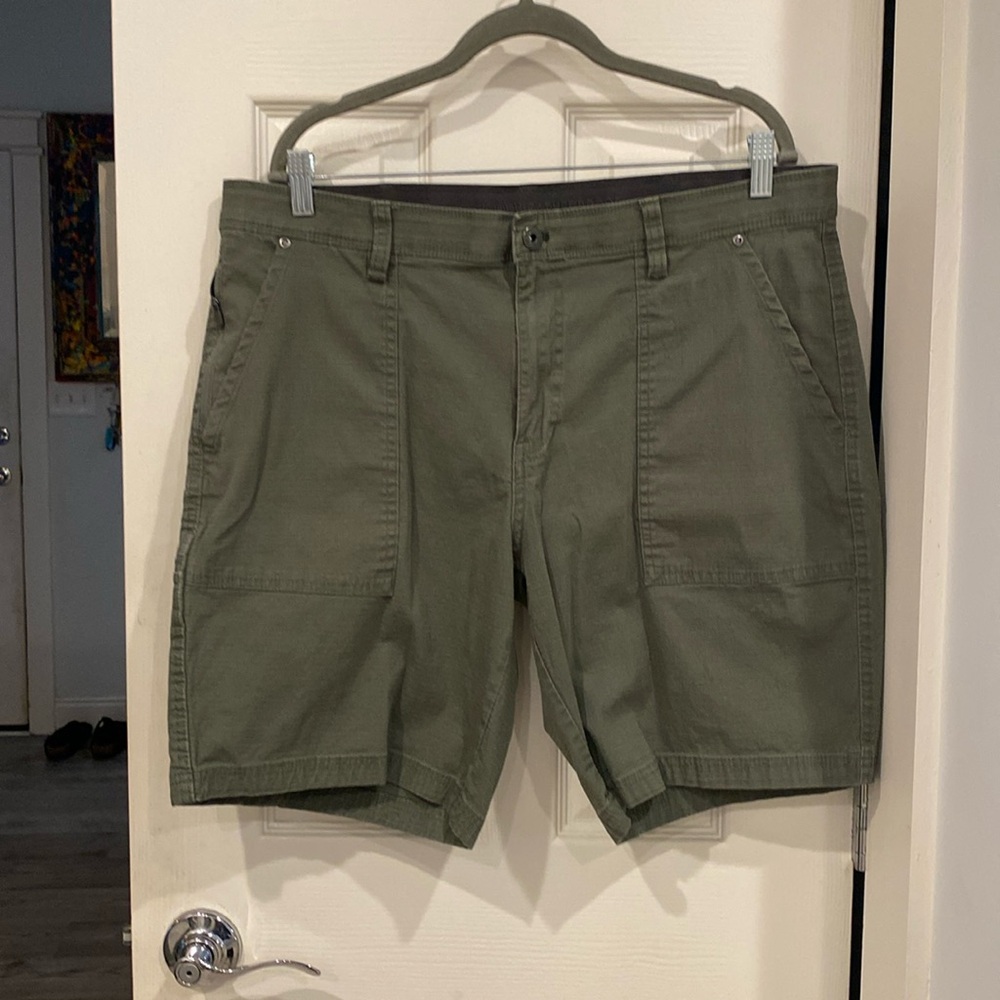 Olive Green,  Cargo shorts by weatherproof, measures size 34 no inside tag ￼